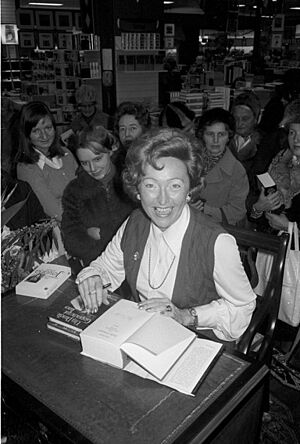Archivo:Autogrammstunde mit Schriftstellerin Utta Danella (Kiel 66.962)