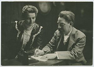 Archivo:Beatrice and Sidney Webb, c1895 (9259293969)