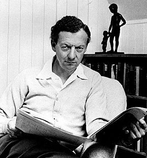 Archivo:Benjamin Britten, London Records 1968 publicity photo for Wikipedia crop