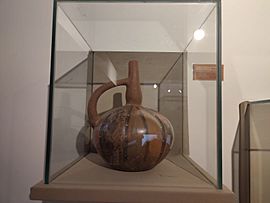 Archivo:Botella escultórica en forma de calabaza