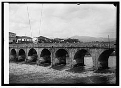 Archivo:Bridge construction, Tegucigalpa & Comayaguela, Honduras LCCN2016820864