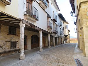 Archivo:Calle Mayor, Mosqueruela (Teruel)