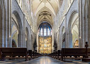 Archivo:Cathedral of Oviedo 2021 - interior