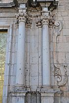 Columnes de la portada de l'església de santa Àgueda, Xèrica