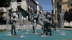 Archivo:Estatua del Cascamorras, en la plaza de las Eras de Baza (Granada)