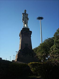 Archivo:Estatua del General Alvear