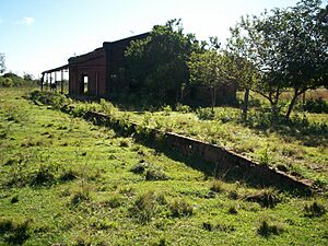 Archivo:Ex estación General Artigas del Ferrocarril Carlos Antonio López