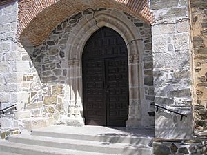 Archivo:Fresnedoso de Ibor Puerta Iglesia
