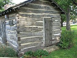 Archivo:Gingery Log cabin