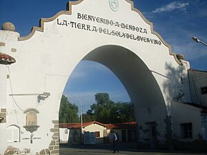 Archivo:Ingreso a la Prov de Mendoza