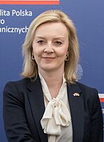 Archivo:Liz Truss, Zbigniew Rau (cropped)