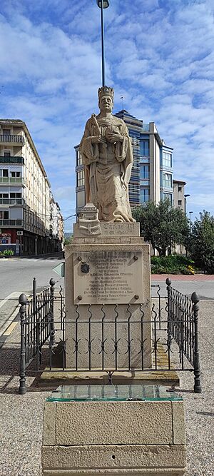 Archivo:Monumento a Carlos III el Noble (Tafalla) 06