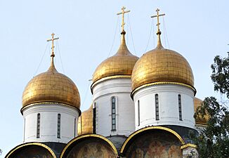 Moscow Kremlin Assumption Cathedral 01 (4105520442) (cropped)