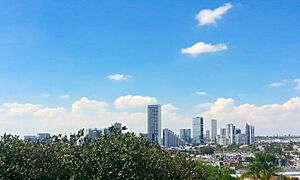 Archivo:Panorámica Guadalajara Zapopan Puerta de Hierro 5