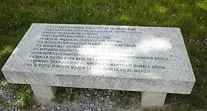 Archivo:Pontevedra Parque Isla Esculturas Banco Jenny Holzer