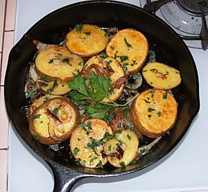 Archivo:Potatoes lyonnaise