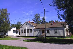 Archivo:Poytyan seurakuntatalo 2008