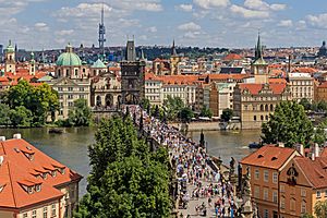 Archivo:Prague 07-2016 view from Lesser Town Tower of Charles Bridge img3
