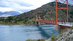 Archivo:Puente Lago Gral. Carrera