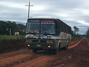Archivo:Ruta Nacional 8, a su paso por Yuty