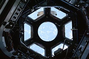 Archivo:STS130 cupola view1