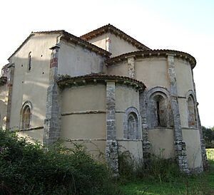 Archivo:San Antolín de Bedón - Ábsides