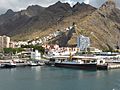 Santa Cruz de Tenerife, Muelle Norte con el histórico vapor La Palma, y montaña de Paso Alto, Islas Canarias, España