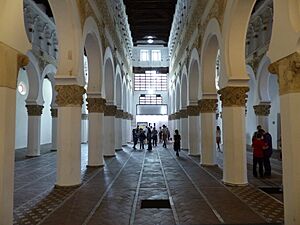 Archivo:Santa María la Blanca, columnas, Toledo, España, 2015