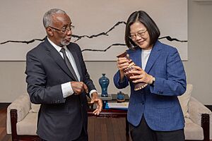 Archivo:Somaliland Foreign Minister Hagi Mohamoud with Taiwan President Tsai Ing-wen