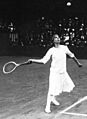 Suzanne Lenglen playing baseline 1914 (cropped) 3