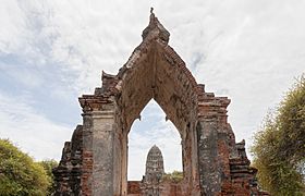 Templo Mahathat, Ayutthaya, Tailandia, 2013-08-23, DD 24