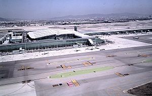 Archivo:Terminal 1 - Aeropuerto de Barcelona