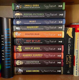 Archivo:Terry Pratchett collection (17653331863)