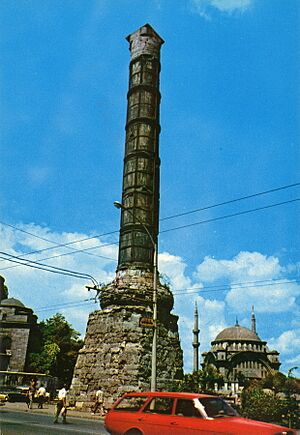 Archivo:The Column of Constantine in Çemberlitaş (14482568679)