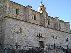 Archivo:Villacarrillo iglesia lateral