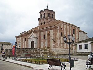 Archivo:Alcazaren iglesia de Santiago ni