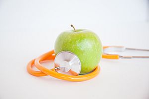 Archivo:Apple for Health - Apple with Stethoscope (16348686815)