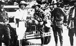 Archivo:Augusto Sandino (centre)