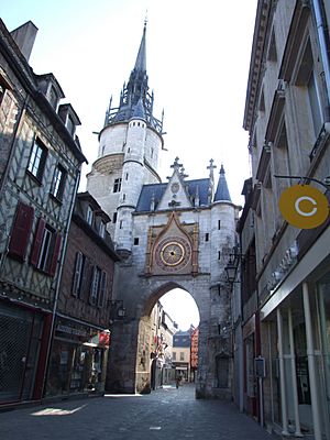 Archivo:Auxerre Tour horloge