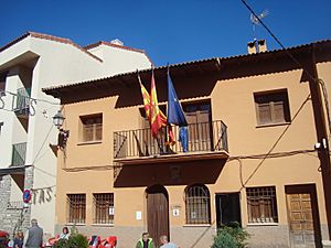 Archivo:Ayuntamiento de Arcos de las Salinas (Teruel)