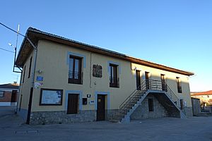 Archivo:Ayuntamiento de Santa María Ribarredonda