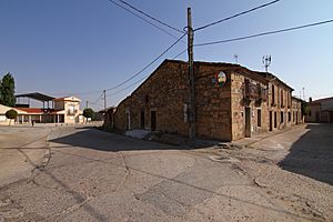 Archivo:Cabezabellosa de la Calzada, calle Cantarranas