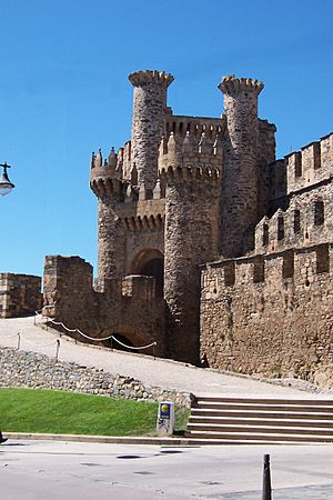 Archivo:Castillo templario de Ponferrada 001