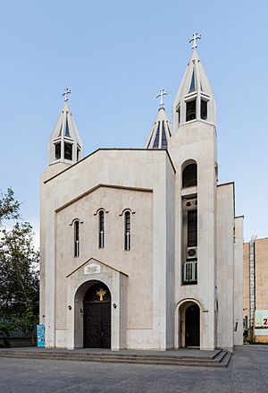 Archivo:Catedral de San Sarkis, Teherán, Irán, 2016-09-17, DD 69