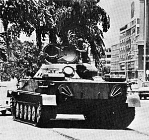 Archivo:Cuban PT-76 Angola