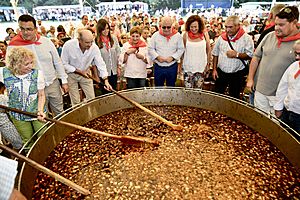 Archivo:Díaz Tezanos participa en la Fiesta del Cocido de Ucieda