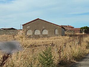 Archivo:Foto Escuela Palomares de Alba