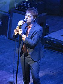 Archivo:Gerard Way at Webster Hall 4