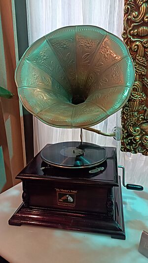 Archivo:Gramola retro