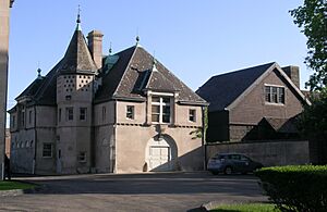 Archivo:Hecker-Freer carriage houses - Detroit Michigan